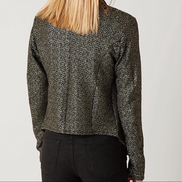 Blazer - Picture 2 of 4